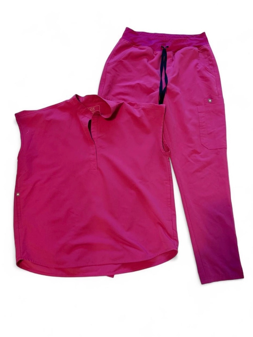 FIGS scrub set in dark magenta, both pieces size Medium. Great condition!